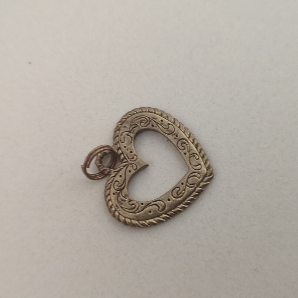 Intricate Gold Heart Necklace Pendant Like New